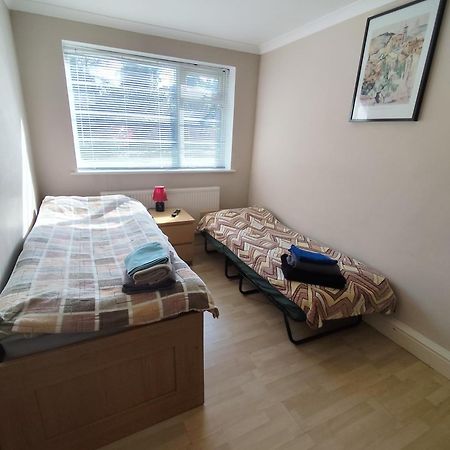 2 Bed Flat Near Station With Parking&Comgarden Apartment ซัตทอน ภายนอก รูปภาพ