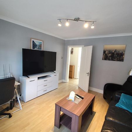 2 Bed Flat Near Station With Parking&Comgarden Apartment ซัตทอน ภายนอก รูปภาพ