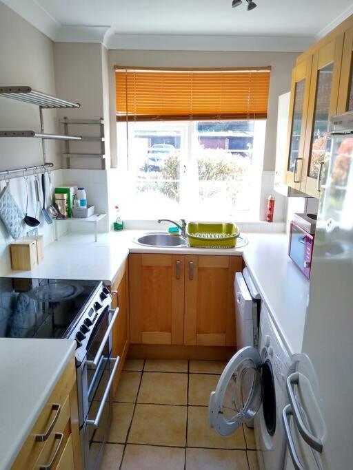 2 Bed Flat Near Station With Parking&Comgarden Apartment ซัตทอน ภายนอก รูปภาพ