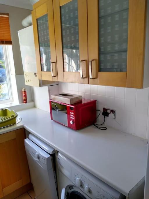 2 Bed Flat Near Station With Parking&Comgarden Apartment ซัตทอน ภายนอก รูปภาพ
